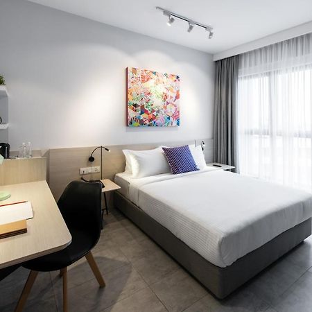 The Canvas Hotel Кланг Экстерьер фото