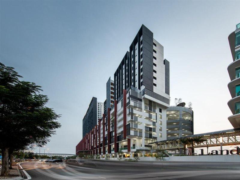The Canvas Hotel Кланг Экстерьер фото