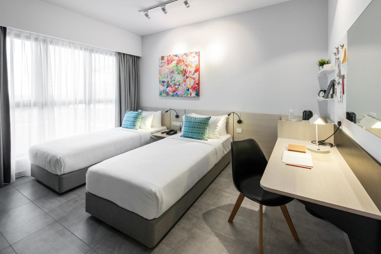 The Canvas Hotel Кланг Экстерьер фото