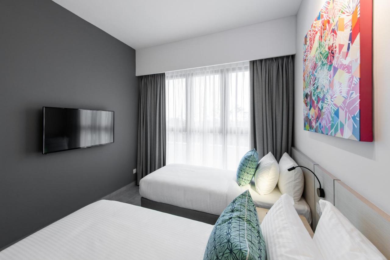 The Canvas Hotel Кланг Экстерьер фото